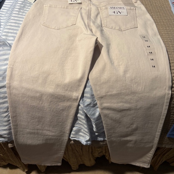 Gloria Vanderbilt Jeans NWT  "AMANDA Slimming Jeans" size 14 Cream color. - Picture 1 of 9
